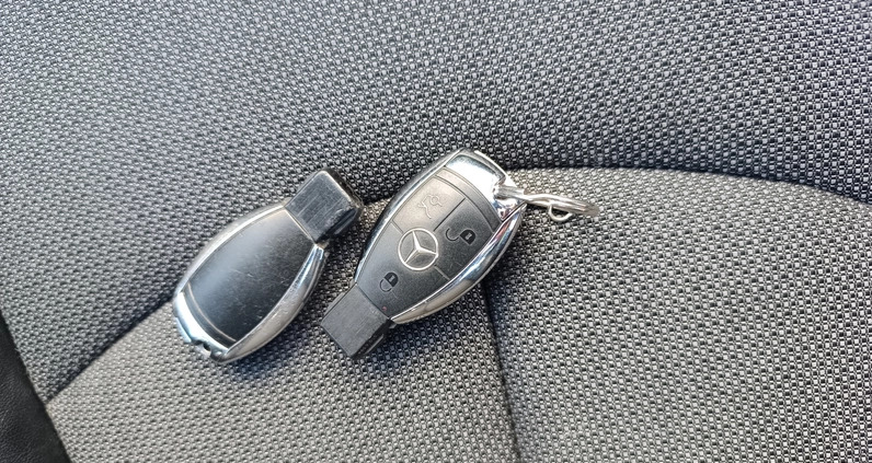 Mercedes-Benz Klasa E cena 29900 przebieg: 258000, rok produkcji 2006 z Koszalin małe 92
